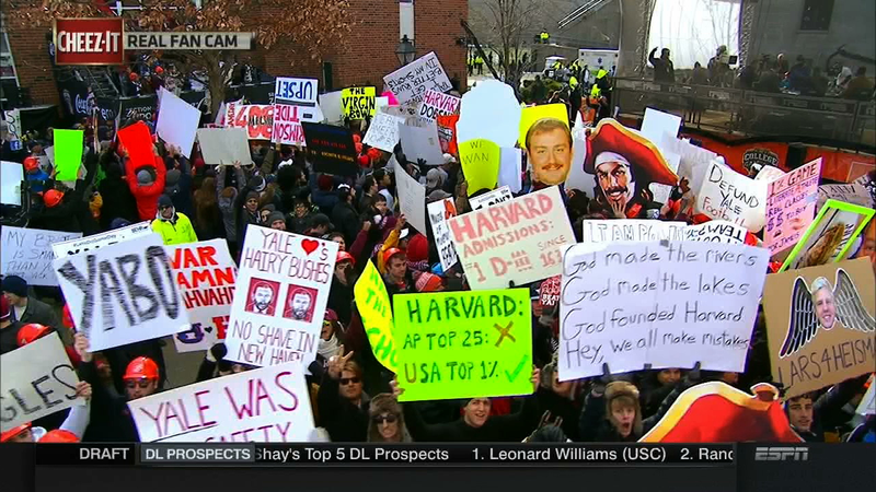 Illustration for article titled "Yale Cites Wikipedia": Your College GameDay Sign Roundup